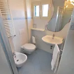 Casa Lidia - Con Balcone Vista Mare E Aria Condizionata Lejlighed *